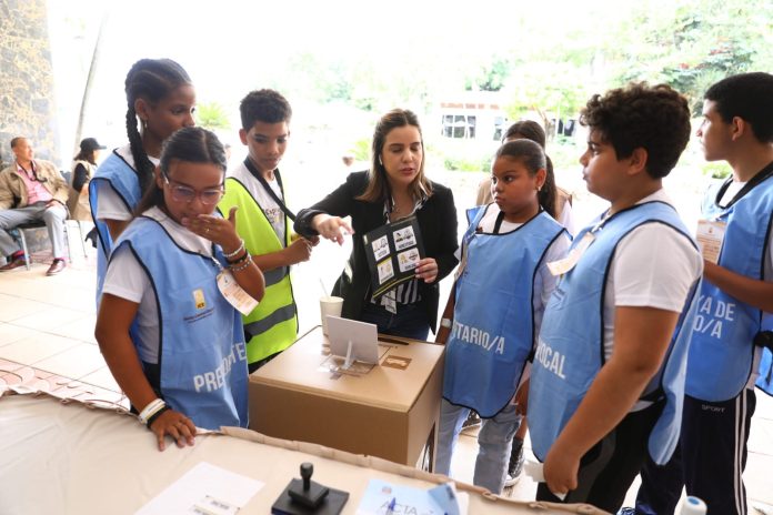 JCE celebra por segunda ocasión elecciones infantiles durante campamento de verano