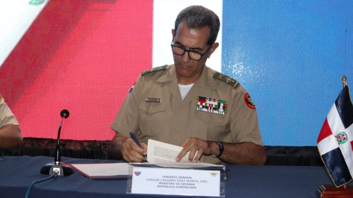Firman acuerdo para formación superior en derechos humanos y derecho internacional humanitario