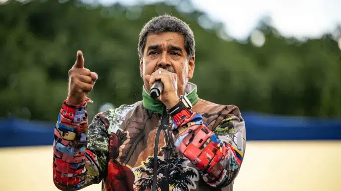 Maduro dice que medios extranjeros son 