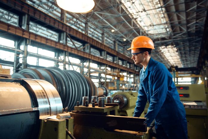 La producción industrial de Colombia baja un 2.4% en mayo tras recuperación de abril