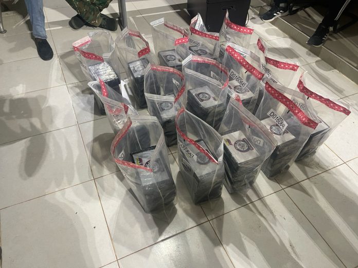 Incautan 75 paquetes de presunta cocaíana en costas de Pedernales