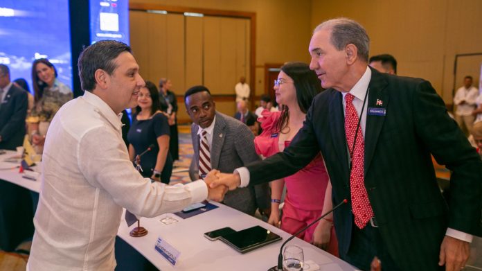 Ministro del Mescyt anuncia avances de RD en Inteligencia Artificial