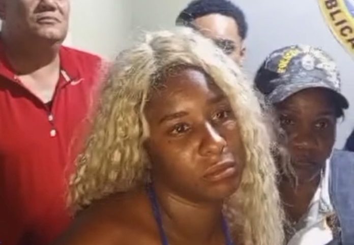 Apresan en Moca a mujer acusada de agredir a su hija con un arma cortante