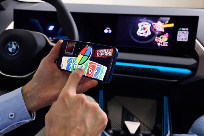 El clásico juego de cartas UNO llega gratis a los autos de BMW