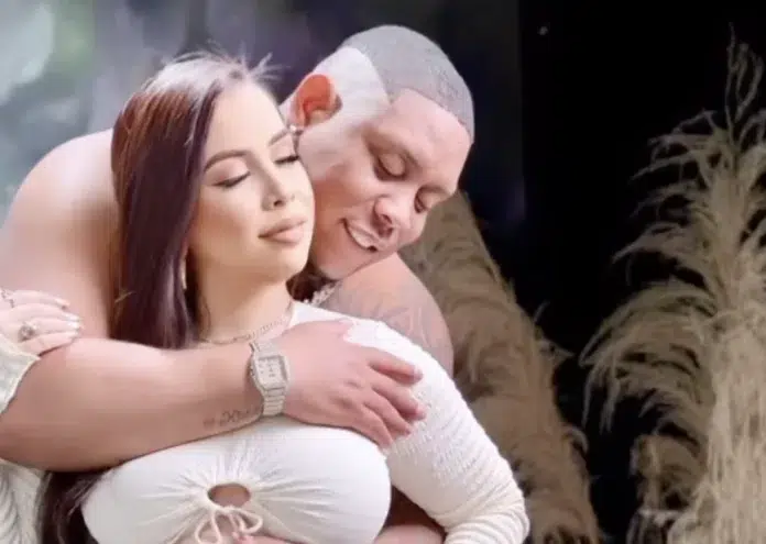 Bulin 47 tras revelar que le deposita 500 mil pesos mensuales a su esposa: “Si se lo merece, dáselo todo”