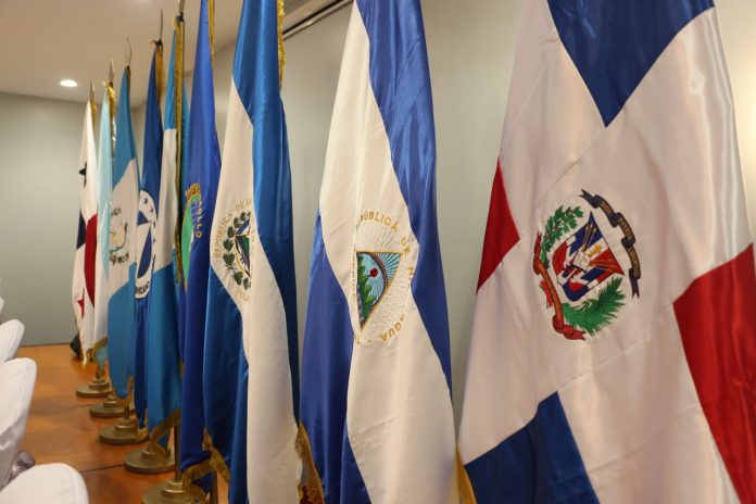 Parlacen juramenta a diputados y suplentes de RD y Panamá