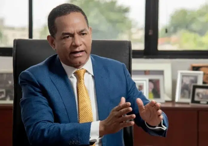 Designan a Julio César Valentín como Superintendente de Seguros