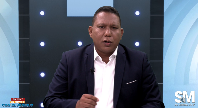 Pagar colegios privados a los pobres no es una solución real, afirma William Correa