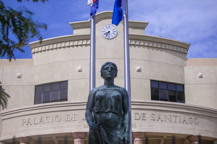 Solicitan medida de coerción contra mujer reincidente que rentó vehículos y los vendió a terceros