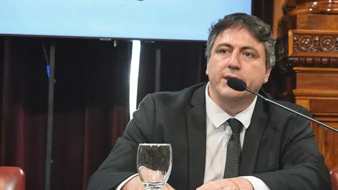 Senador argentino propone castrar a violadores para evitar reincidencia en casos de abuso sexual
