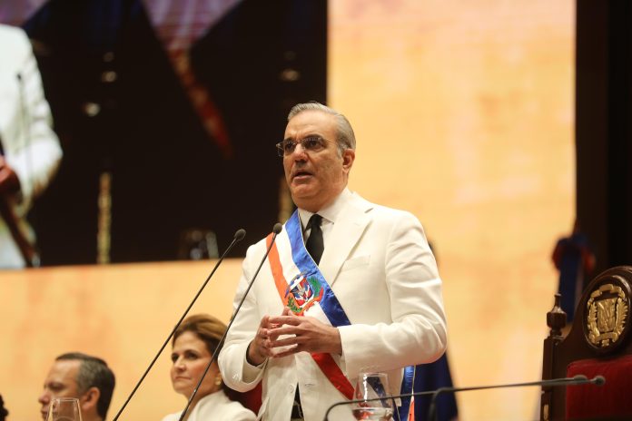 Los temas que brillaron por su ausencia en el discurso de Luis Abinader