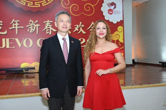 Joven cineasta dominicana gana prestigiosa beca para la élite mundial del cine en la Beijing Film Academy