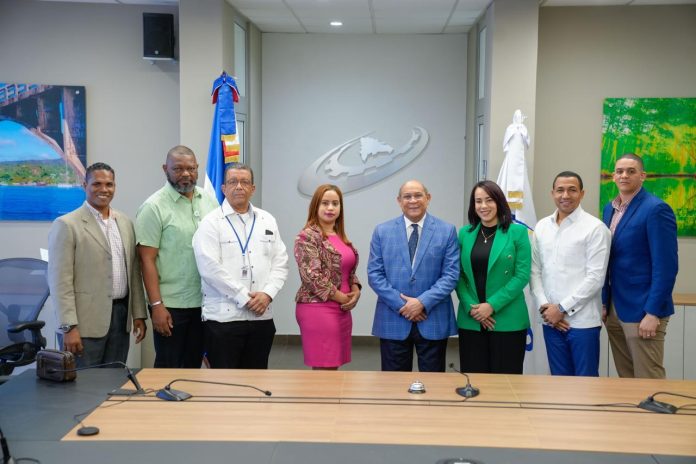 ASP-INFOTEP y COOPNAMA reconocen a Rafael Santos Badía