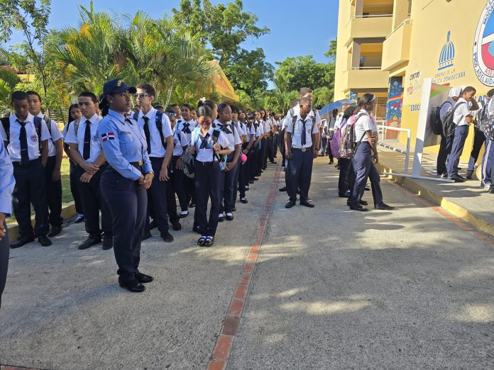 Distrito Escolar 15-05 inicia año escolar con más de 100 mil estudiantes matriculados