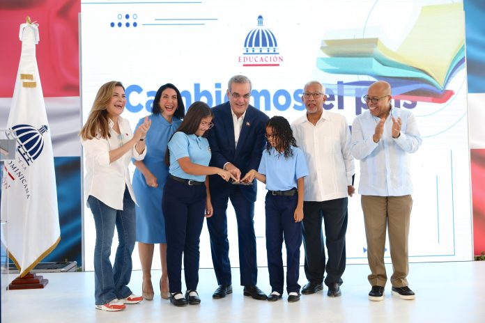 Abinader llama a sectores de la sociedad a trabajar en un Pacto por la Calidad de la Educación