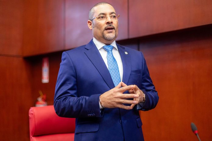A doce días de ser juramentado senador por La Romana Eduard Espiritusanto somete 11 iniciativas