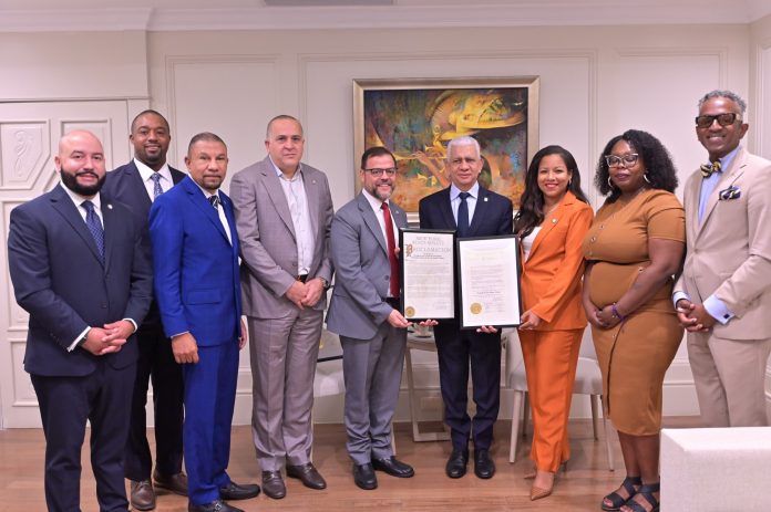 Senado NY reconoce presidente Senado por esfuerzos para mejorar calidad vida de dominicanos