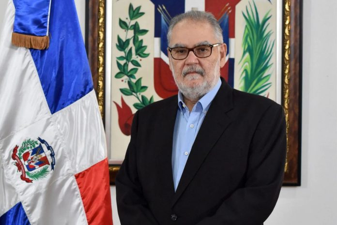 Designan a Miguel Ceara Hatton como superintendente de Salud y Riesgos Laborales
