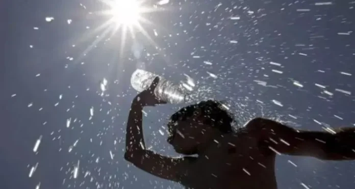 Inicio de semana con temperaturas calurosas; algunos aguaceros hacia el interior del país