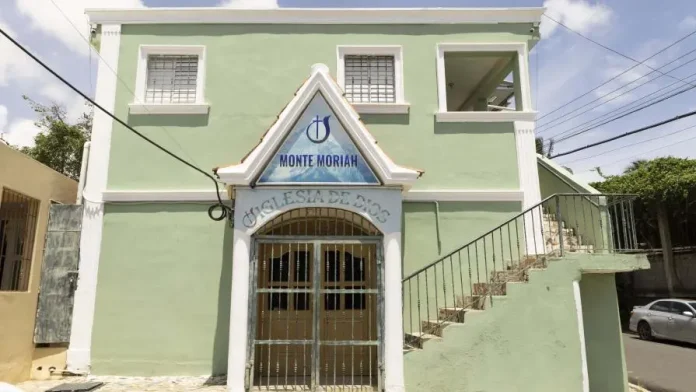 Pastor prohíbe a feligreses hablar sobre mujer que decapitó hija