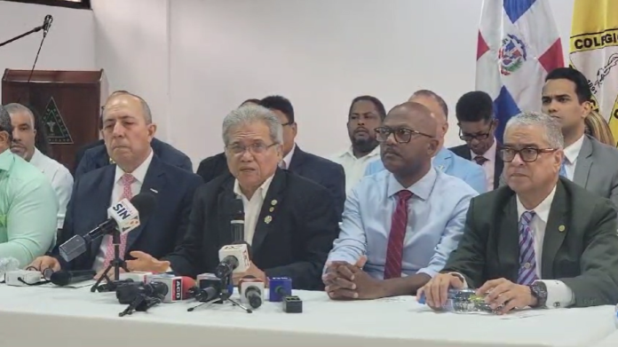 CMD y ADARS firman convenio para asignarles códigos a los emergenciologos y radiologos