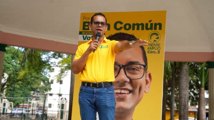 Jhonatan Liriano renuncia del Frente Amplio
