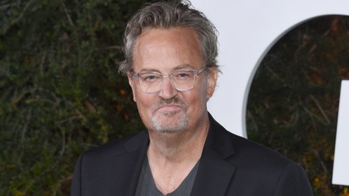Fiscales acusan a exasistente de Matthew Perry de encubrir consumo de ketamina tras su muerte