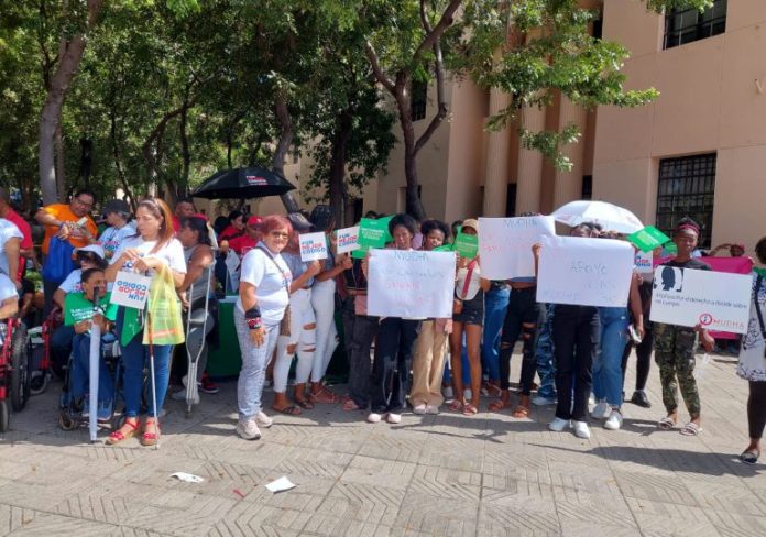 Manifestantes frente al Palacio Nacional demandan un mejor Código Penal