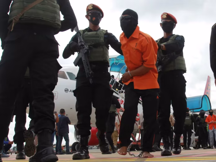 La Policía de Indonesia arrestó a siete personas que planeaban un atentado contra el papa Francisco