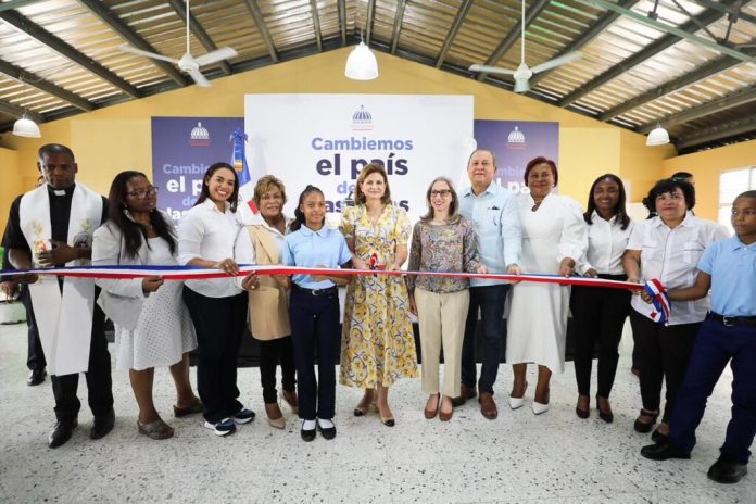 Inauguran escuela y Caipi en Santo Domingo Norte