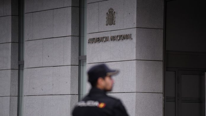 Condenan a diez personas por drogar y prostituir niña en Madrid
