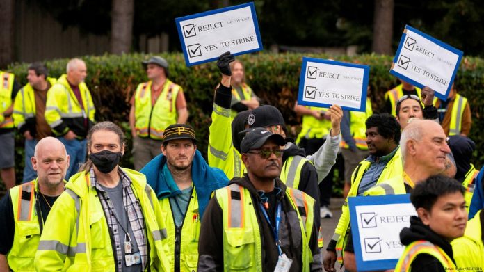 Los trabajadores de Boeing en Seattle acuerdan ir a huelga