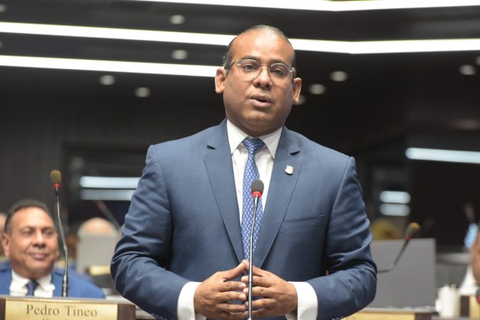Diputado Aníbal Díaz a favor de unificación de elecciones en 2028; curules se reducirían en el GSD y Santiago