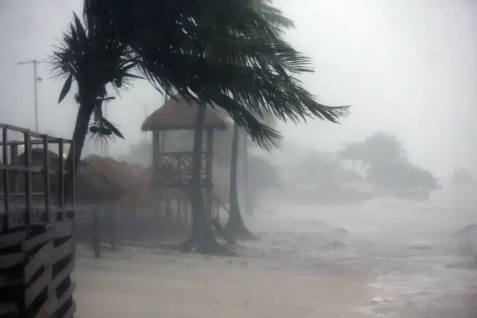 Huracán Helene sube a categoría 3 en su recorrido hacia Florida