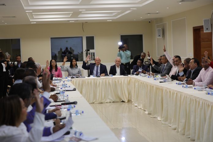 Continúan discusiones entorno a proyecto de reforma constitucional; FP propone proyecto se lleve a vistas públicas
