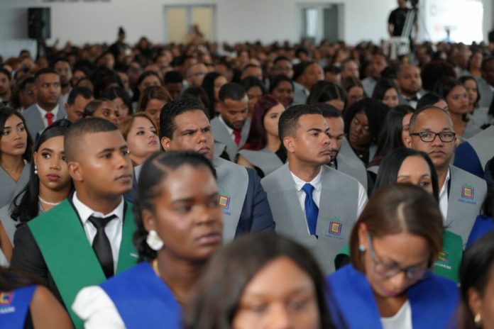 UNICARIBE celebra Quincuagésima Graduación Ordinaria: Anuncia Programa Becas