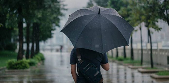 ¡Sombrilla en mano! Indomet prevé un cielo nublado y lluvias débiles a moderadas