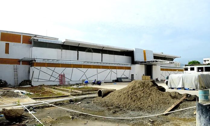 En La vega se abstienen de recibir mercado público y otras obras construidas por no estar completadas