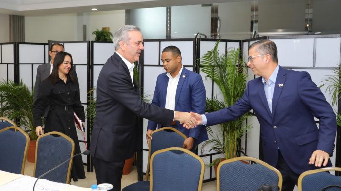 Presidente Abinader encabeza reunión de seguimiento al Plan de Seguridad Ciudadana.