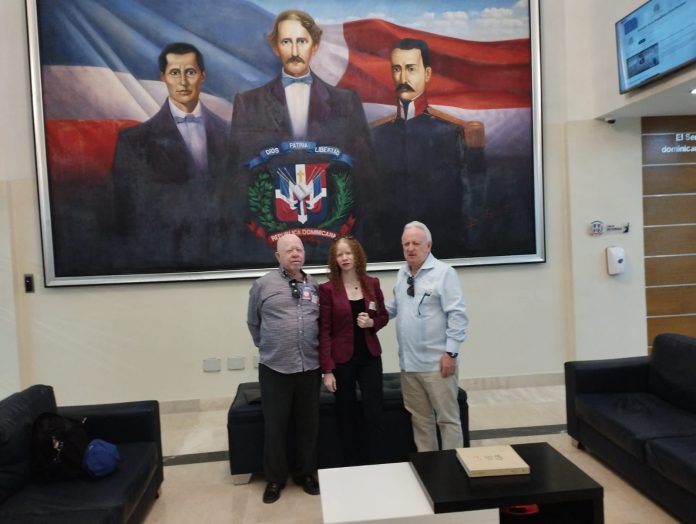 Visita de Miembros de Alsoa Albinismo Solidario al Senador Dagoberto Rodríguez en el Senado de la República
