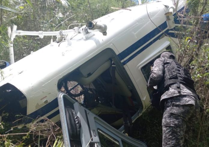 Helicóptero se precipita dejando dos heridos en Cacique Monción