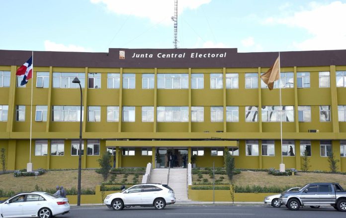 Crece interés aspirante a integrar pleno de la JCE