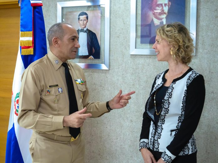 Nueva Embajadora de Francia en RD se reúne con presidente de la DNCD.