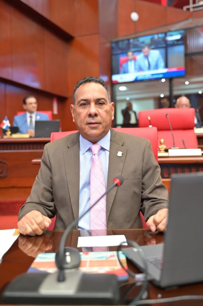 senador por Monte Plata, Pedro Tineo.