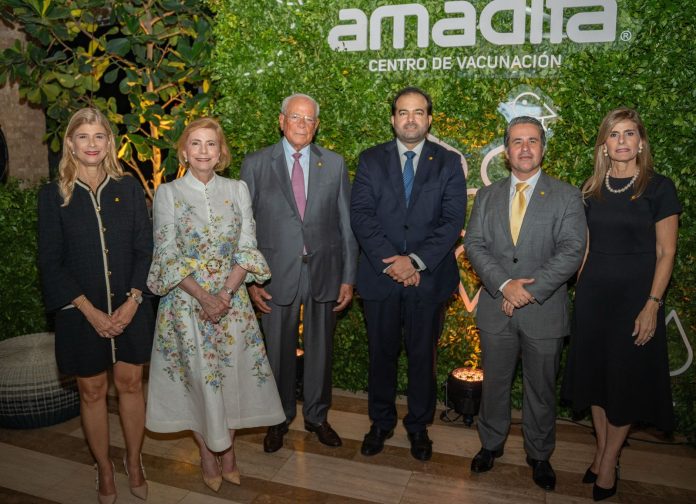 Amadita inaugura centro de vacunación en Megacentro