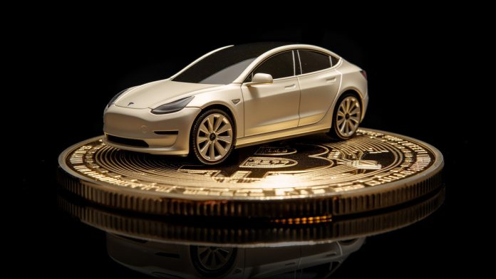 Tesla mueve más de 700 millones de dólares en bitcoines
