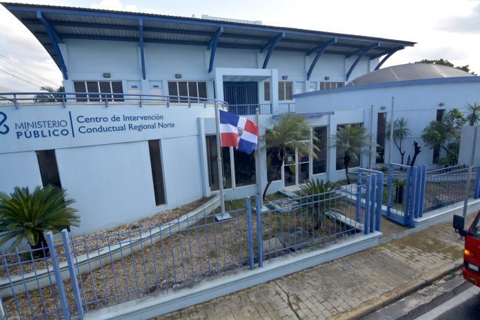 Ministerio Público relanza programa de rehabilitación para hombres con conductas violentas.