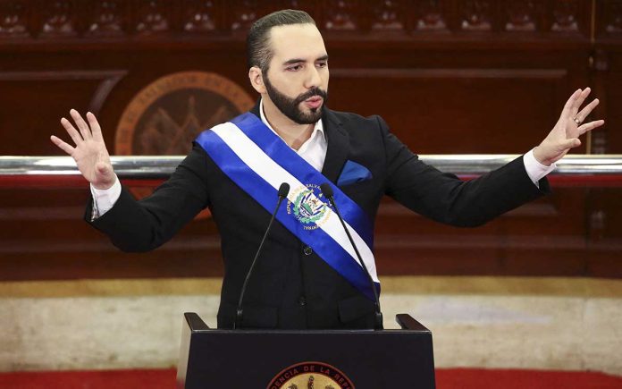 Bukele destaca rendimiento de bonos salvadoreños en mercados emergentes