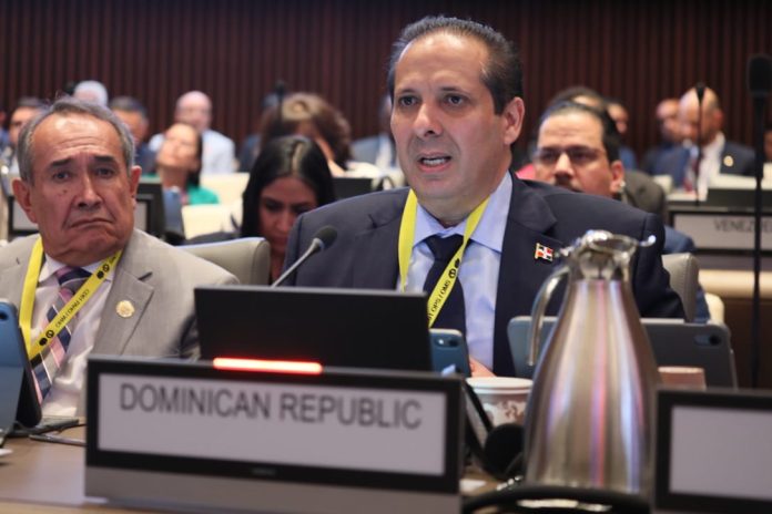 Ministro de Salud destaca apoyo a políticas de la OPS para fortalecer sector salud en torno al cambio climático