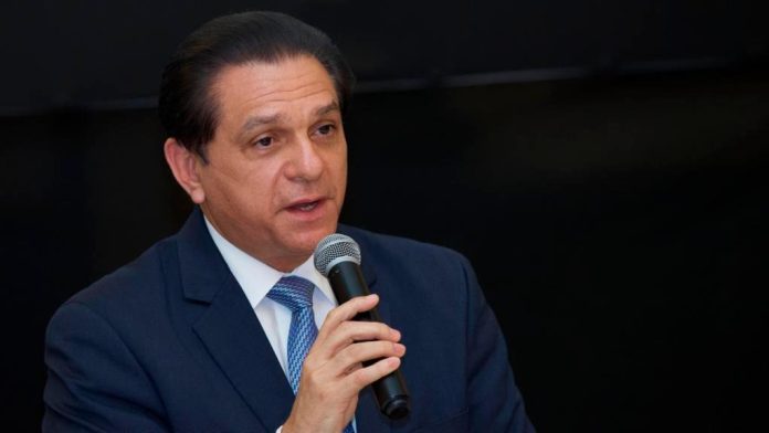 Senador Daniel Rivera respalda medidas migratorias del gobierno
